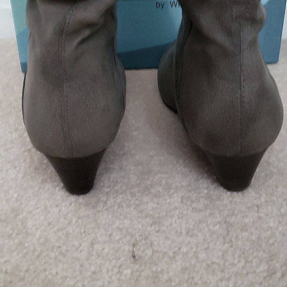 NEW w/box White Mountain Tall Suede Boots - Picture 3 of 6